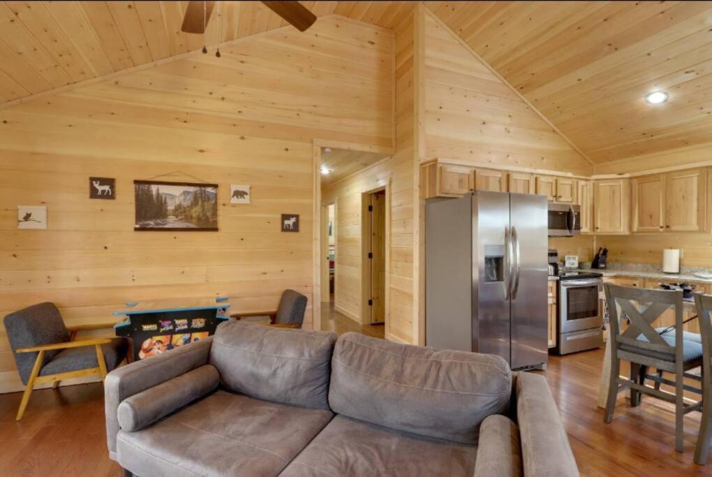 New Serene, Fun & Comfy Cabin- Covered Deck, Grill, Arcade Murphy Bagian luar foto
