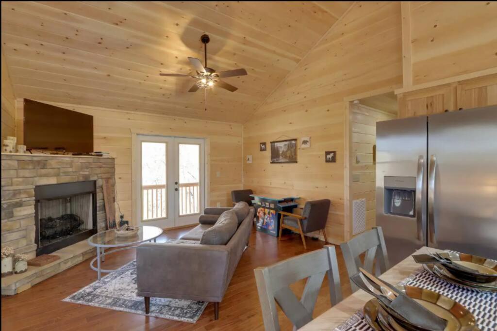 New Serene, Fun & Comfy Cabin- Covered Deck, Grill, Arcade Murphy Bagian luar foto