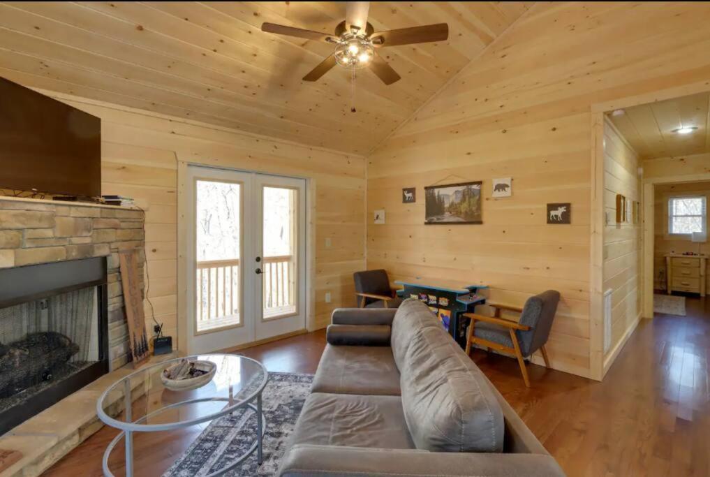 New Serene, Fun & Comfy Cabin- Covered Deck, Grill, Arcade Murphy Bagian luar foto