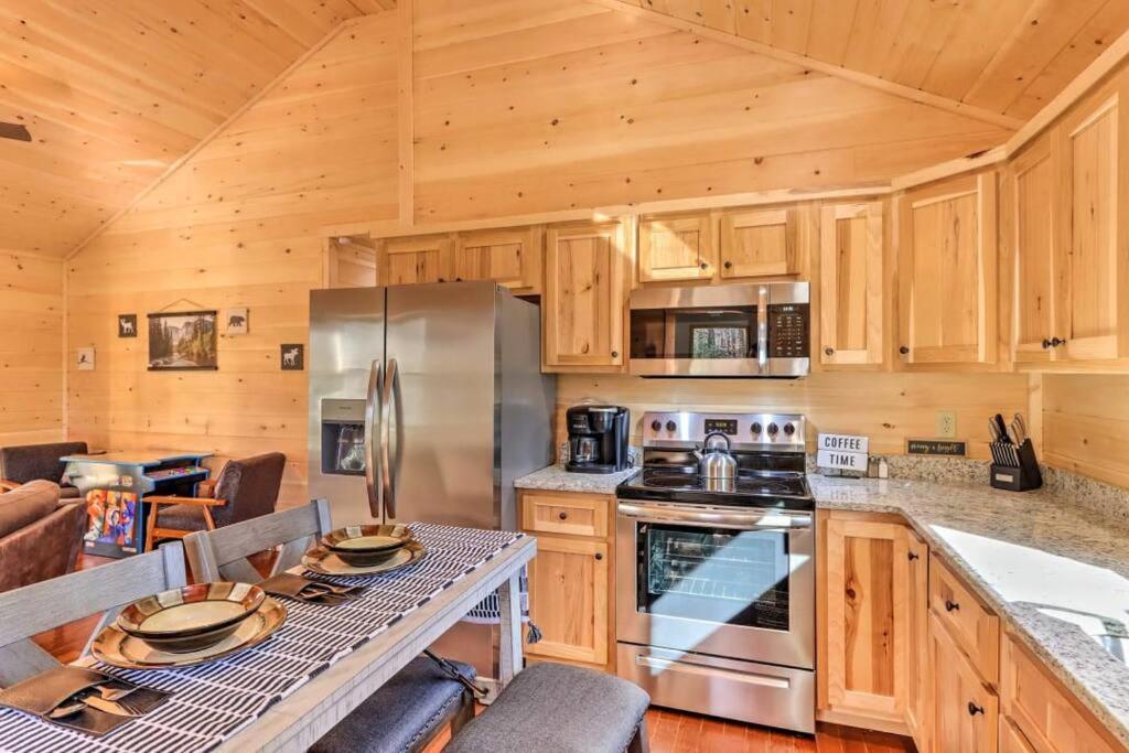 New Serene, Fun & Comfy Cabin- Covered Deck, Grill, Arcade Murphy Bagian luar foto