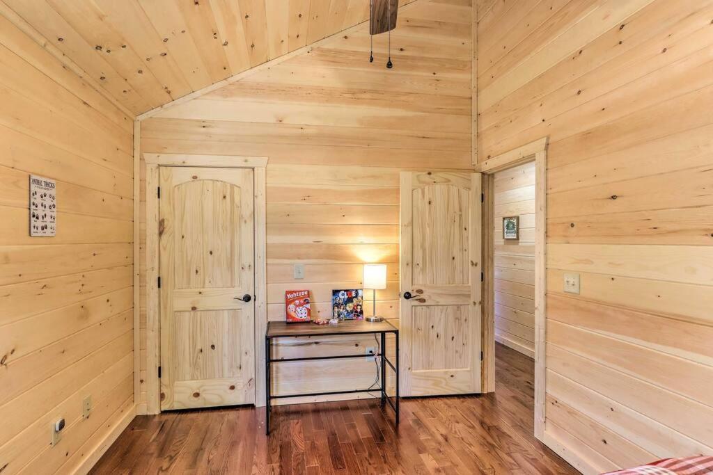 New Serene, Fun & Comfy Cabin- Covered Deck, Grill, Arcade Murphy Bagian luar foto