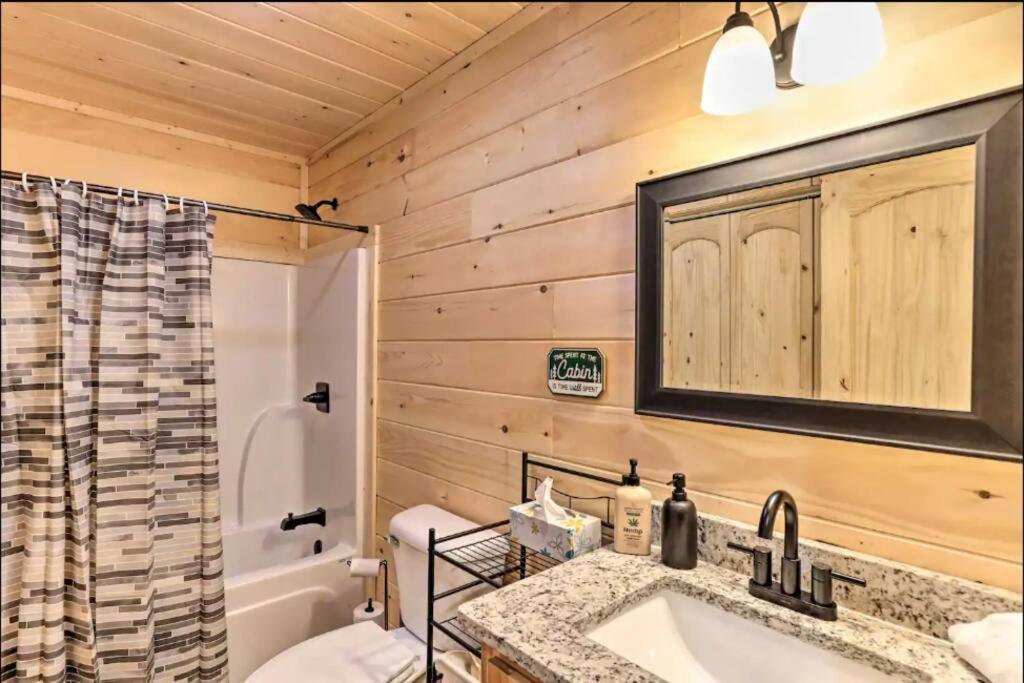 New Serene, Fun & Comfy Cabin- Covered Deck, Grill, Arcade Murphy Bagian luar foto