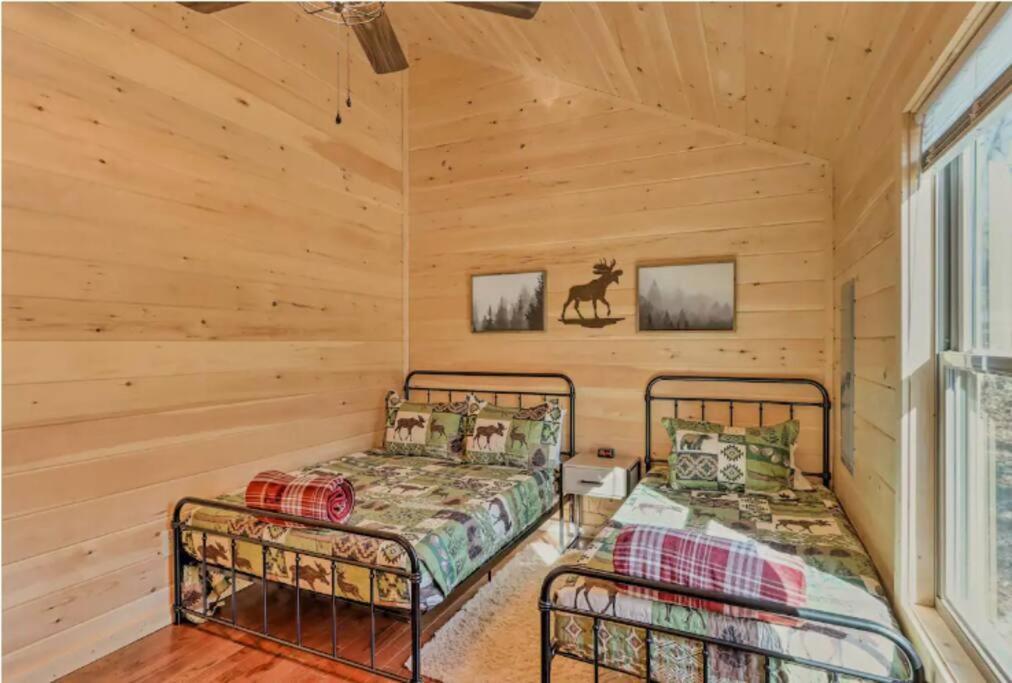 New Serene, Fun & Comfy Cabin- Covered Deck, Grill, Arcade Murphy Bagian luar foto