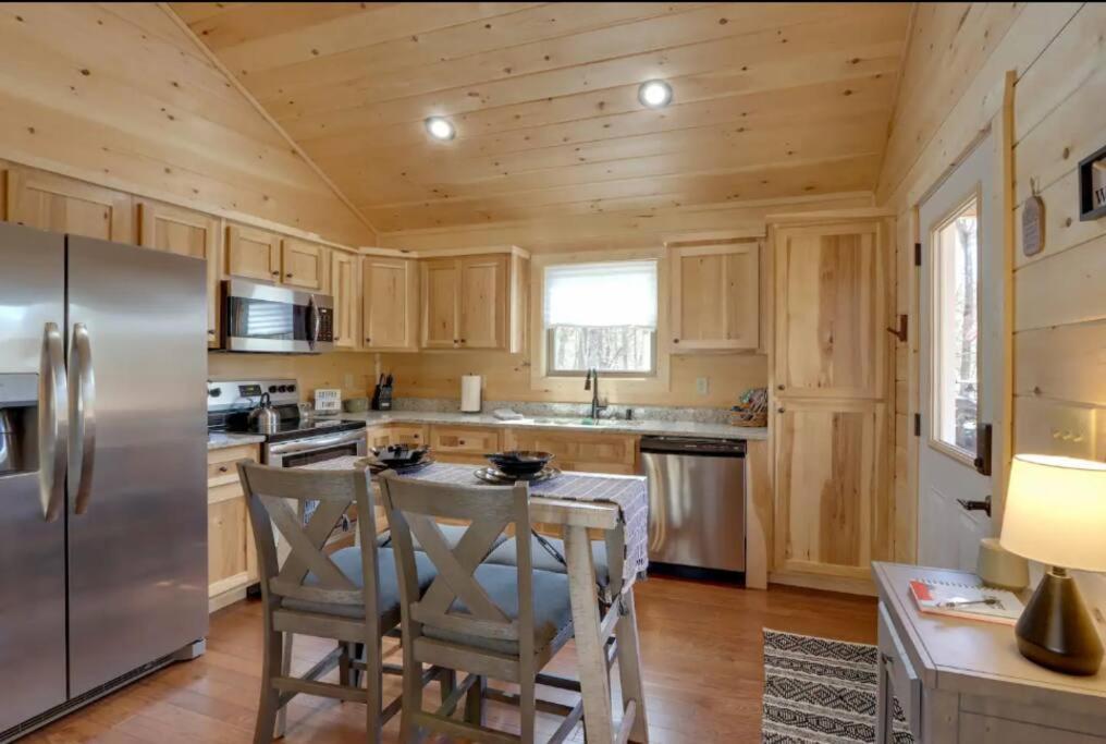 New Serene, Fun & Comfy Cabin- Covered Deck, Grill, Arcade Murphy Bagian luar foto