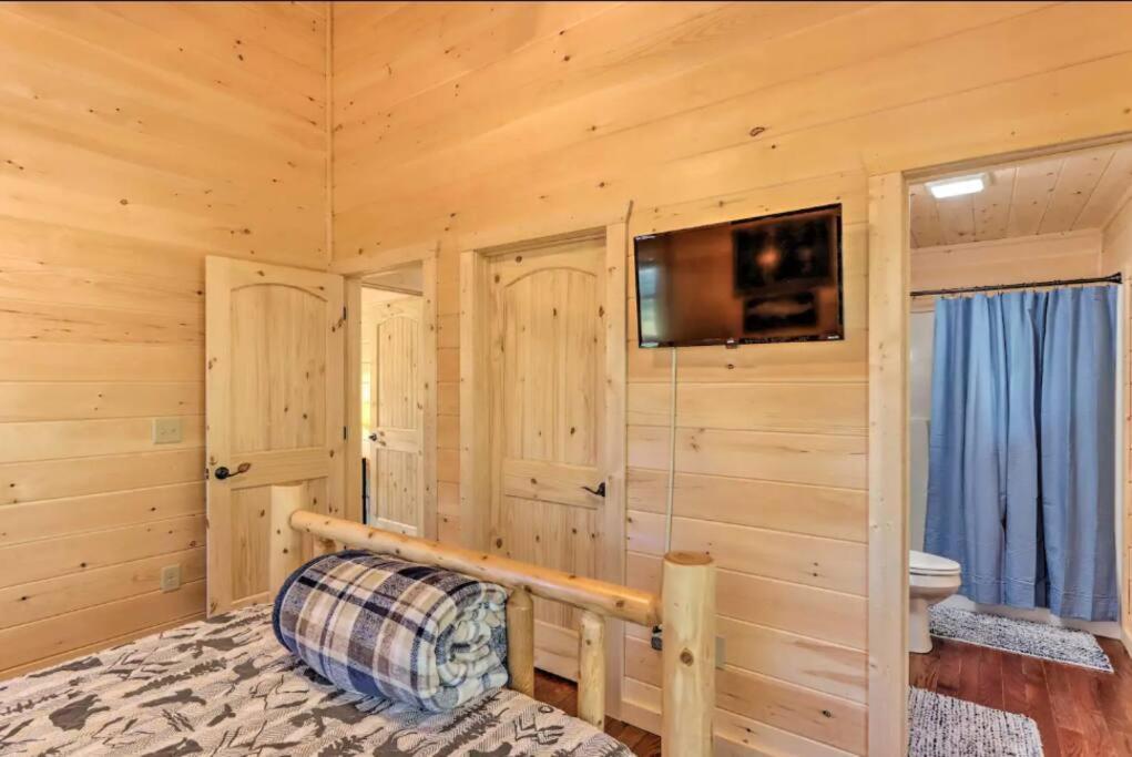 New Serene, Fun & Comfy Cabin- Covered Deck, Grill, Arcade Murphy Bagian luar foto