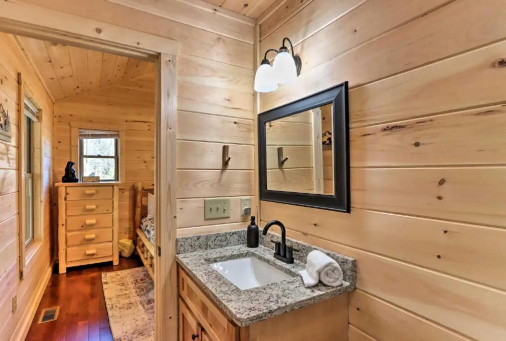 New Serene, Fun & Comfy Cabin- Covered Deck, Grill, Arcade Murphy Bagian luar foto